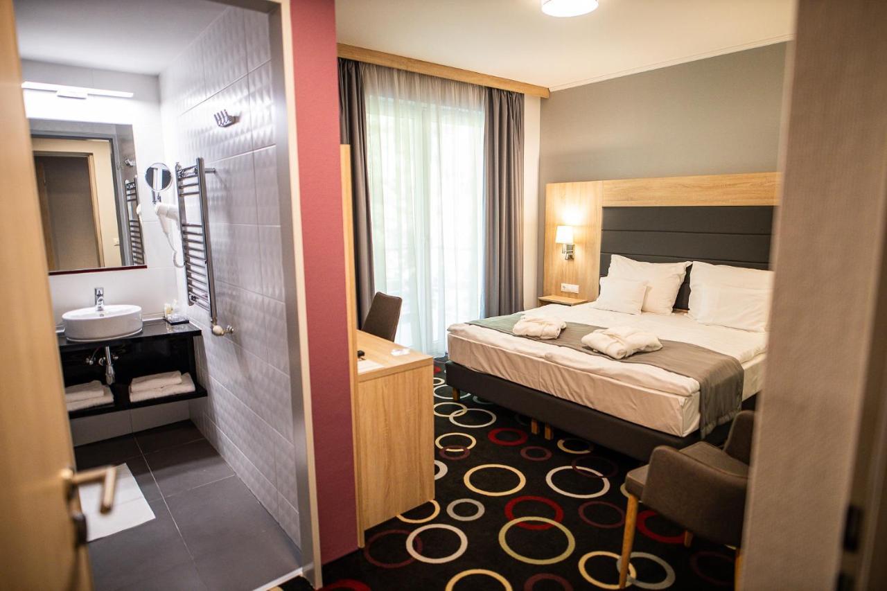 Garden Hotel Wellness Es Konferencia Szolnok Exteriör bild