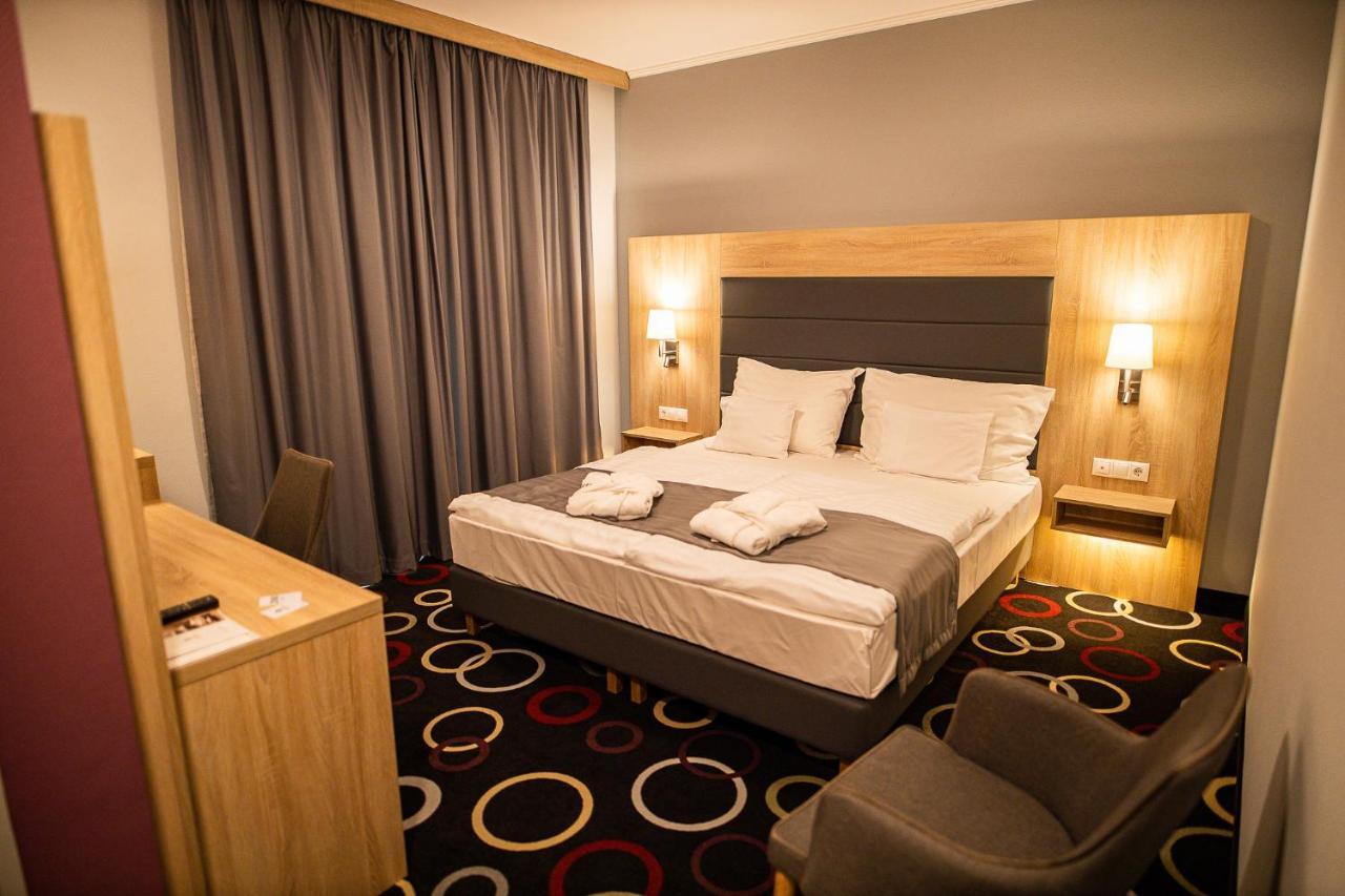 Garden Hotel Wellness Es Konferencia Szolnok Exteriör bild