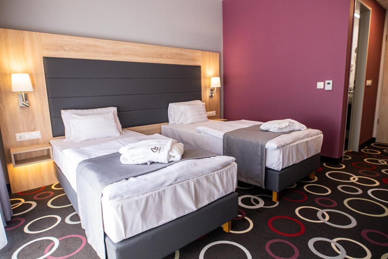 Garden Hotel Wellness Es Konferencia Szolnok Exteriör bild