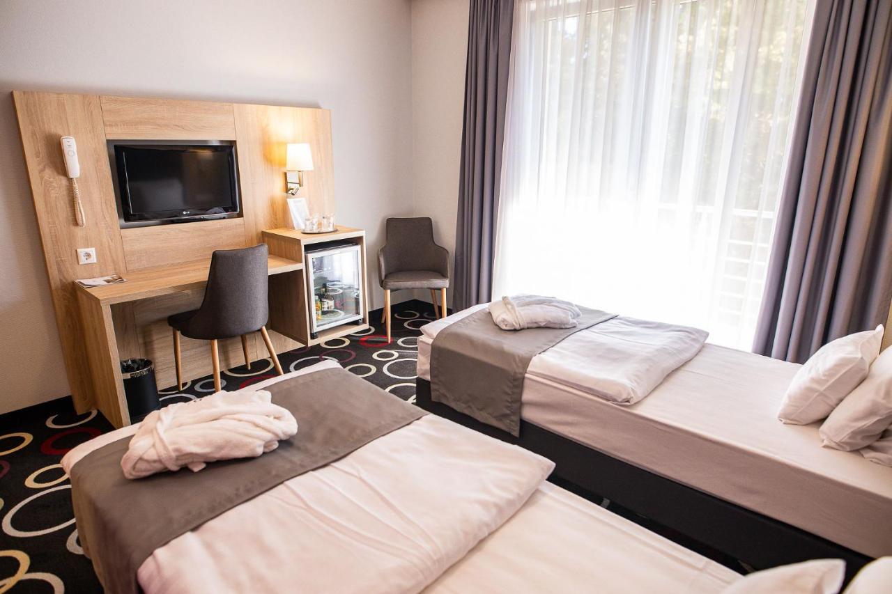Garden Hotel Wellness Es Konferencia Szolnok Exteriör bild