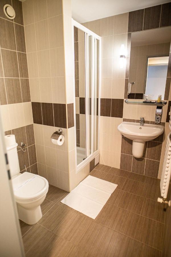 Garden Hotel Wellness Es Konferencia Szolnok Exteriör bild