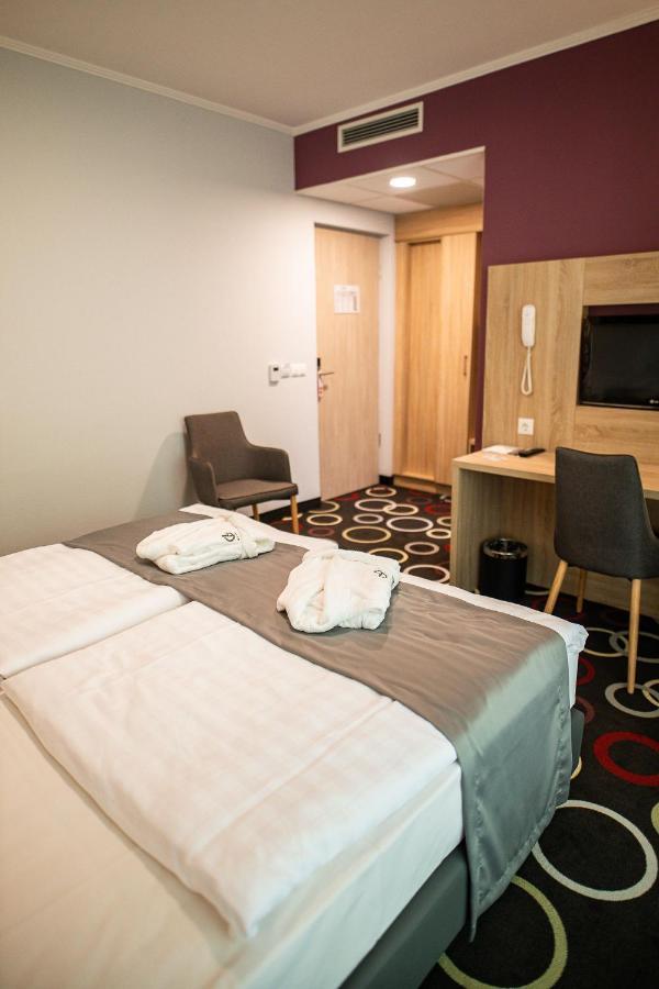 Garden Hotel Wellness Es Konferencia Szolnok Exteriör bild