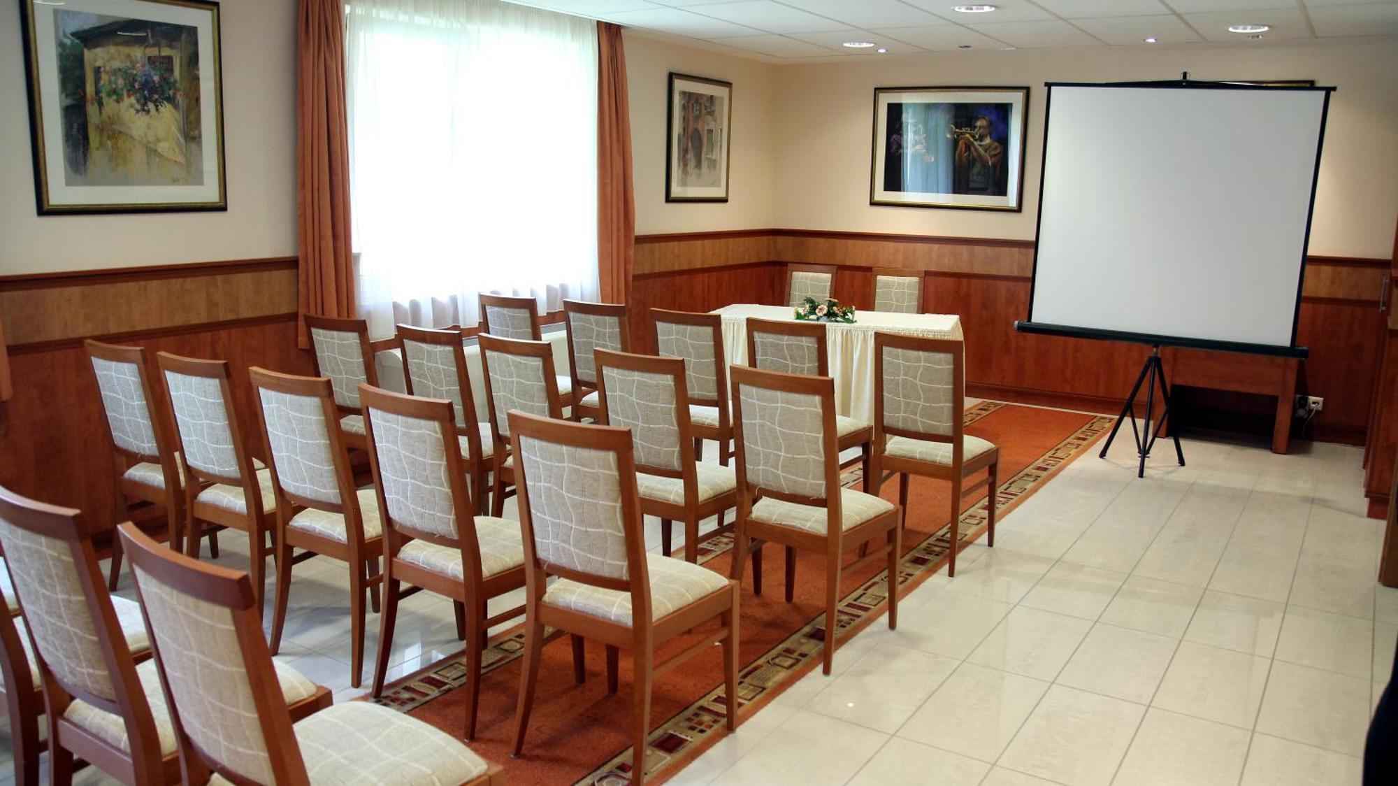 Garden Hotel Wellness Es Konferencia Szolnok Exteriör bild