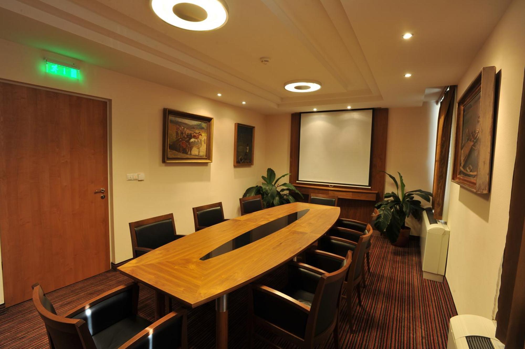 Garden Hotel Wellness Es Konferencia Szolnok Exteriör bild