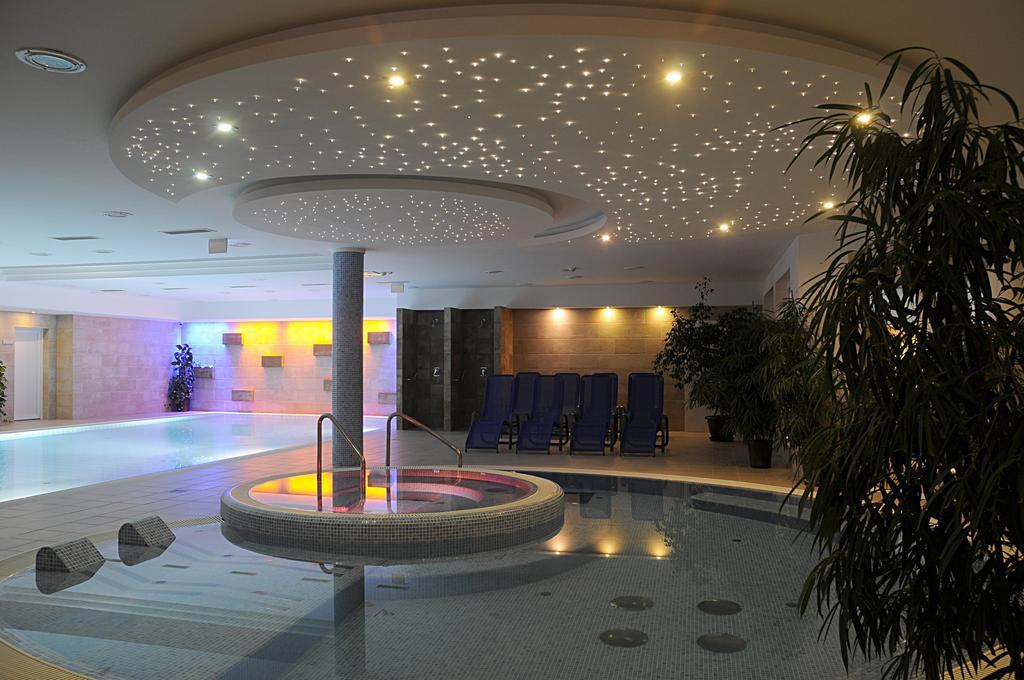 Garden Hotel Wellness Es Konferencia Szolnok Exteriör bild