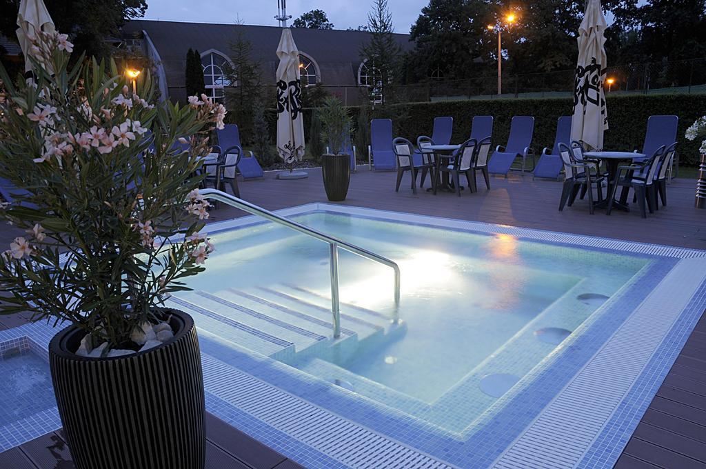 Garden Hotel Wellness Es Konferencia Szolnok Exteriör bild