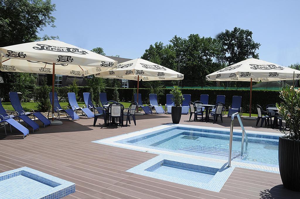 Garden Hotel Wellness Es Konferencia Szolnok Exteriör bild