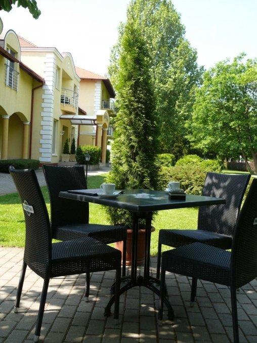 Garden Hotel Wellness Es Konferencia Szolnok Exteriör bild
