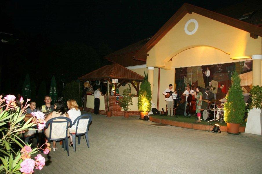 Garden Hotel Wellness Es Konferencia Szolnok Restaurang bild