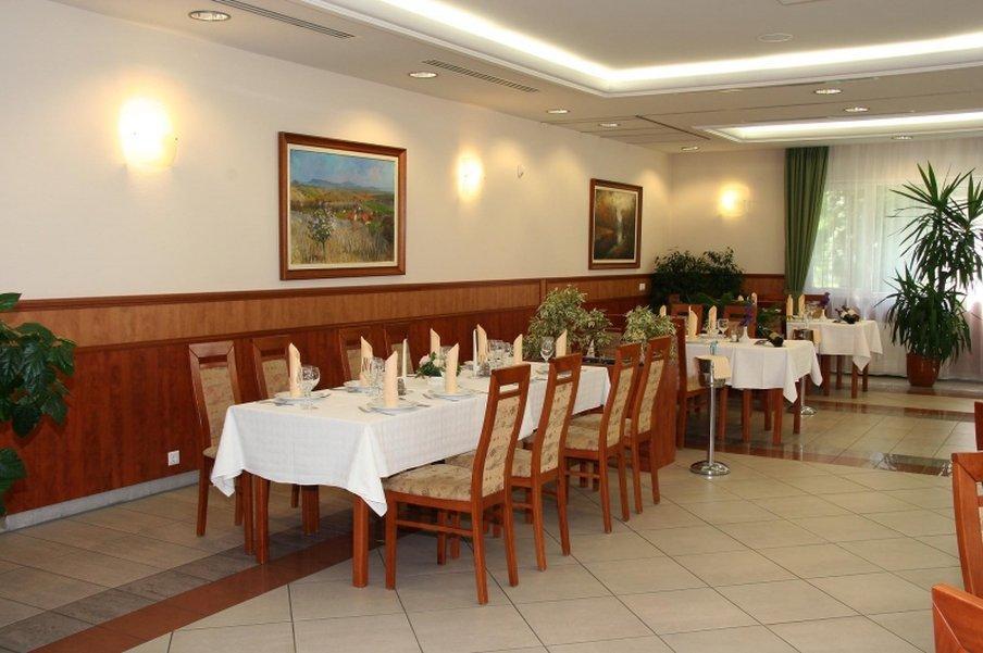 Garden Hotel Wellness Es Konferencia Szolnok Restaurang bild