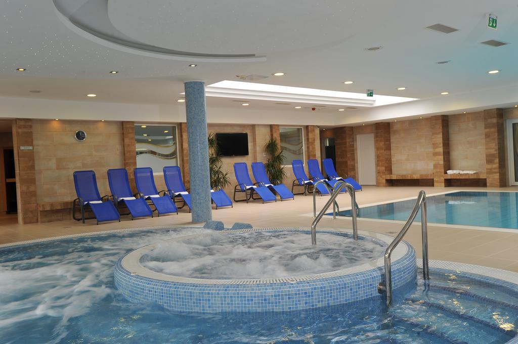 Garden Hotel Wellness Es Konferencia Szolnok Exteriör bild