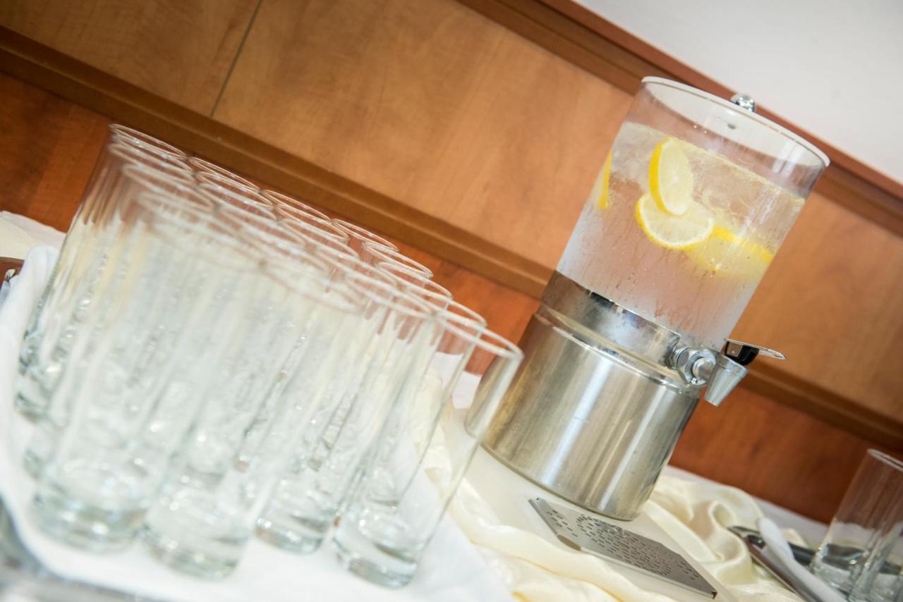 Garden Hotel Wellness Es Konferencia Szolnok Exteriör bild