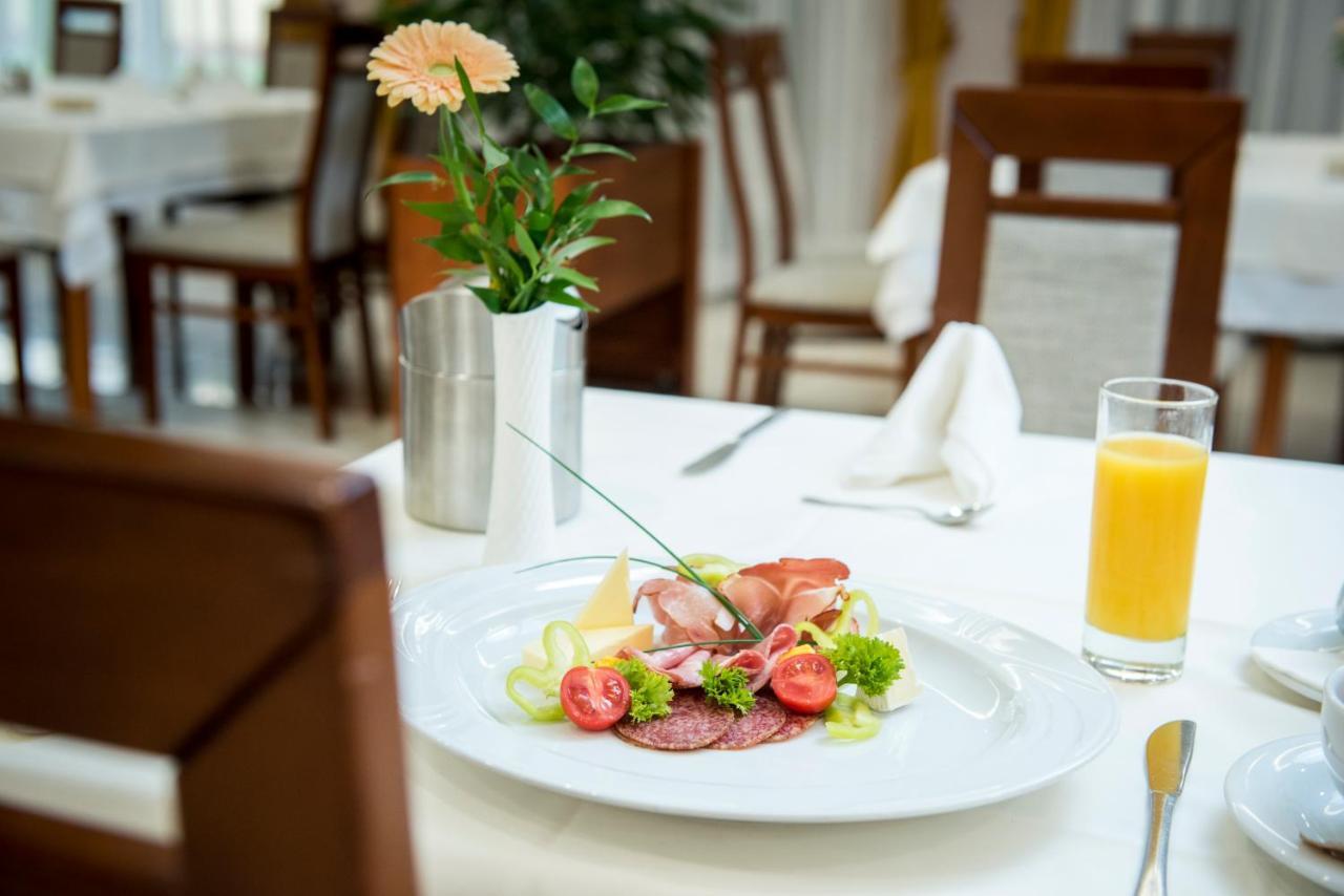 Garden Hotel Wellness Es Konferencia Szolnok Exteriör bild