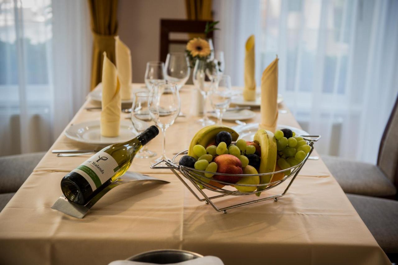 Garden Hotel Wellness Es Konferencia Szolnok Exteriör bild