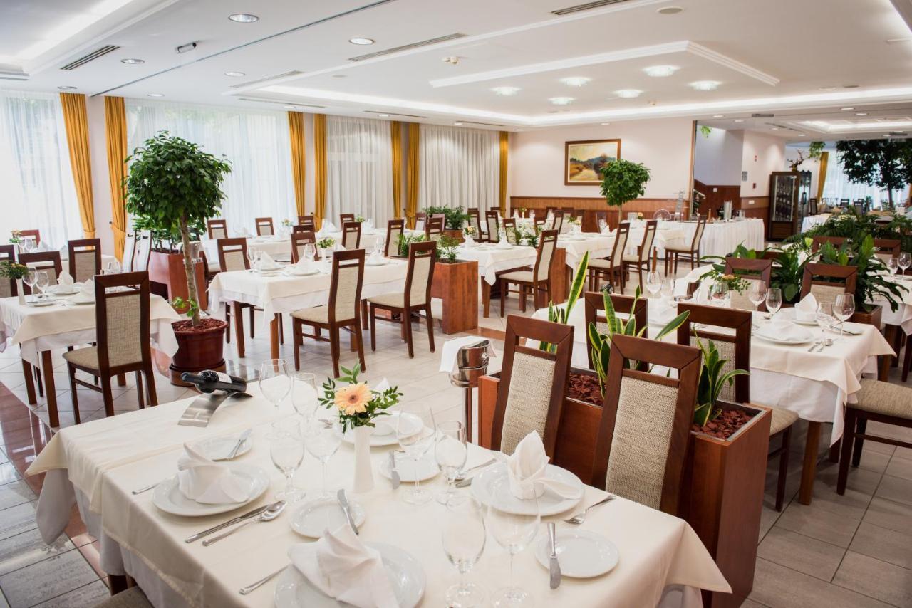 Garden Hotel Wellness Es Konferencia Szolnok Exteriör bild